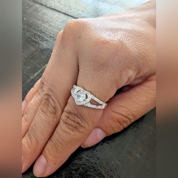 Elegant Silver Heart Ring Size 8 S925 - Picture 1 of 6